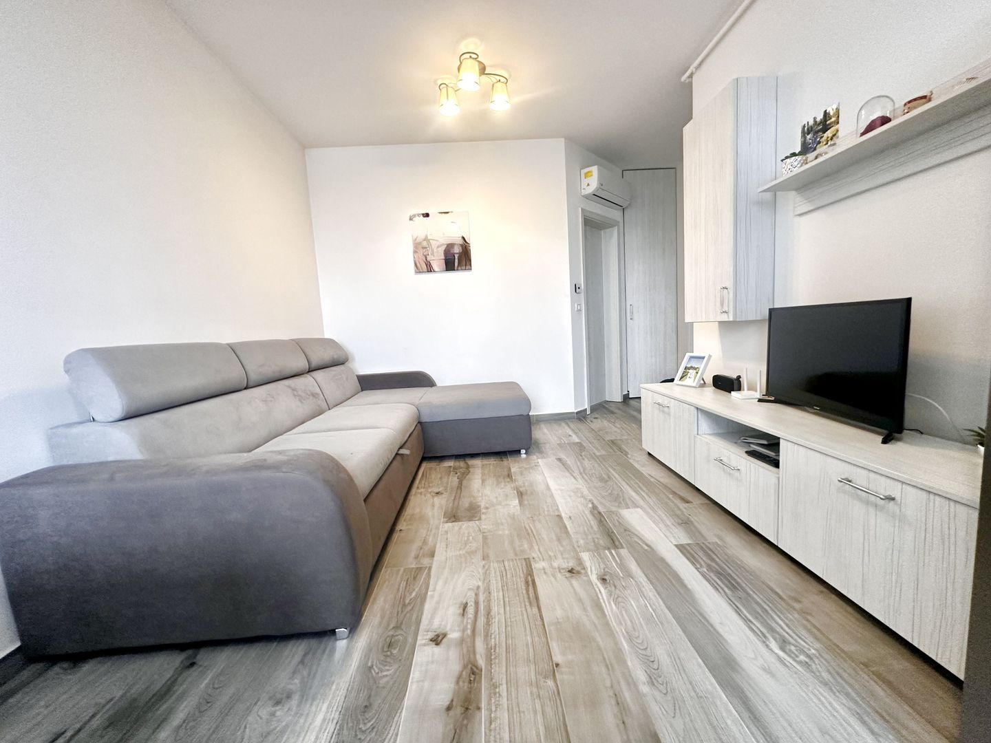 Apartament 2 camere, modern si vibrant, cu parcare, Torontalului - Vox - Poză 1