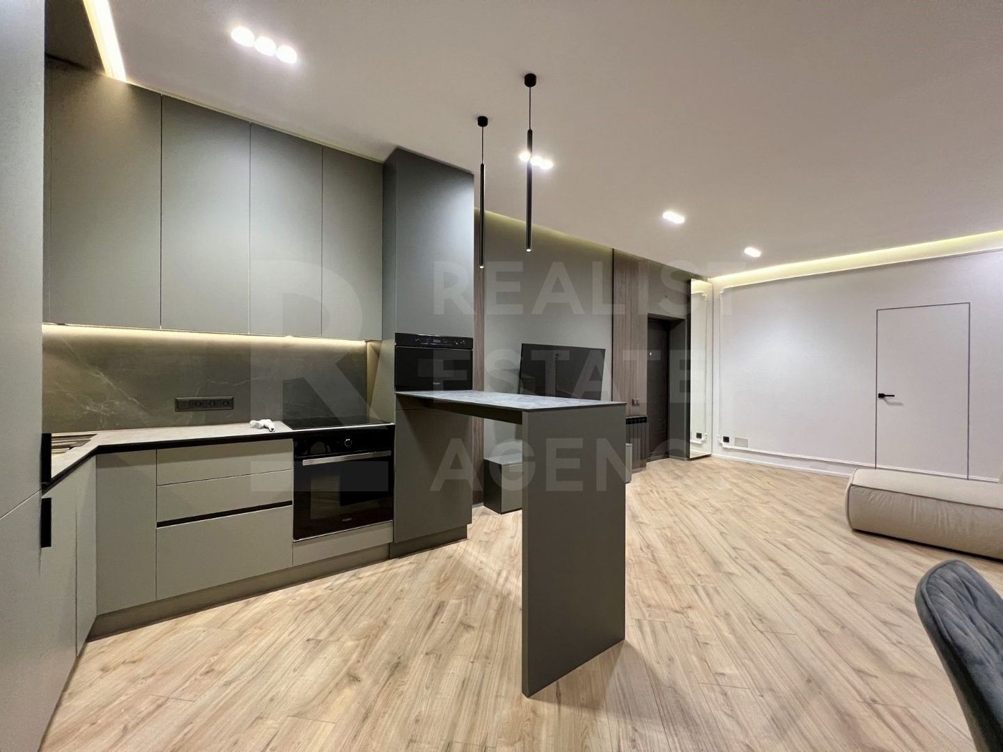 Vânzare, apartament, 2 dormitoare + living, strada Moara Roșie, Centru - Poză 2