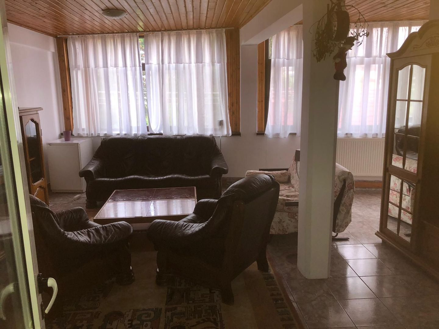 Vila Predeal 500 mp de renovat potential 6 apartamente 3 garaje - Poză 5