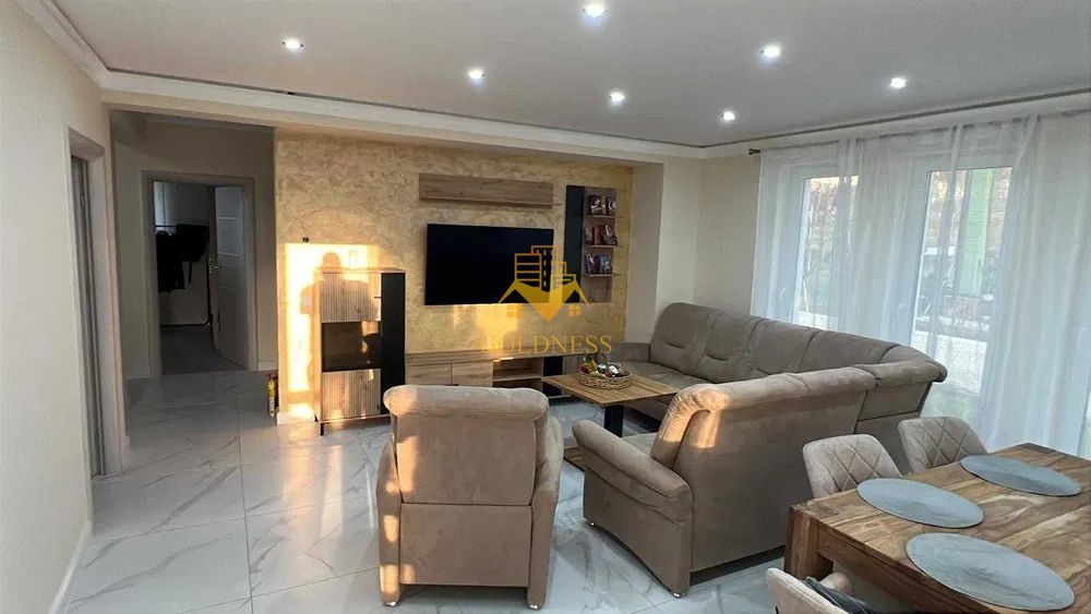5 camere decomandate, Prima Inchiriere, Curte proprie, Dezmir - Poză 1
