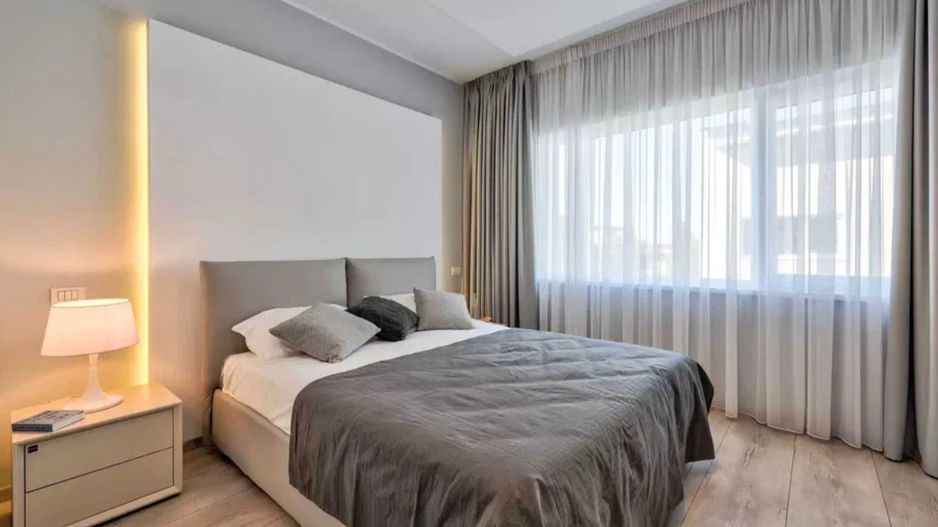 Inchiriere o casă tip duplex spațioasă și bine compartimentată - Poză 6