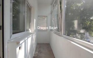 4 camere // bloc renovat // etajul 1 - Poză 4