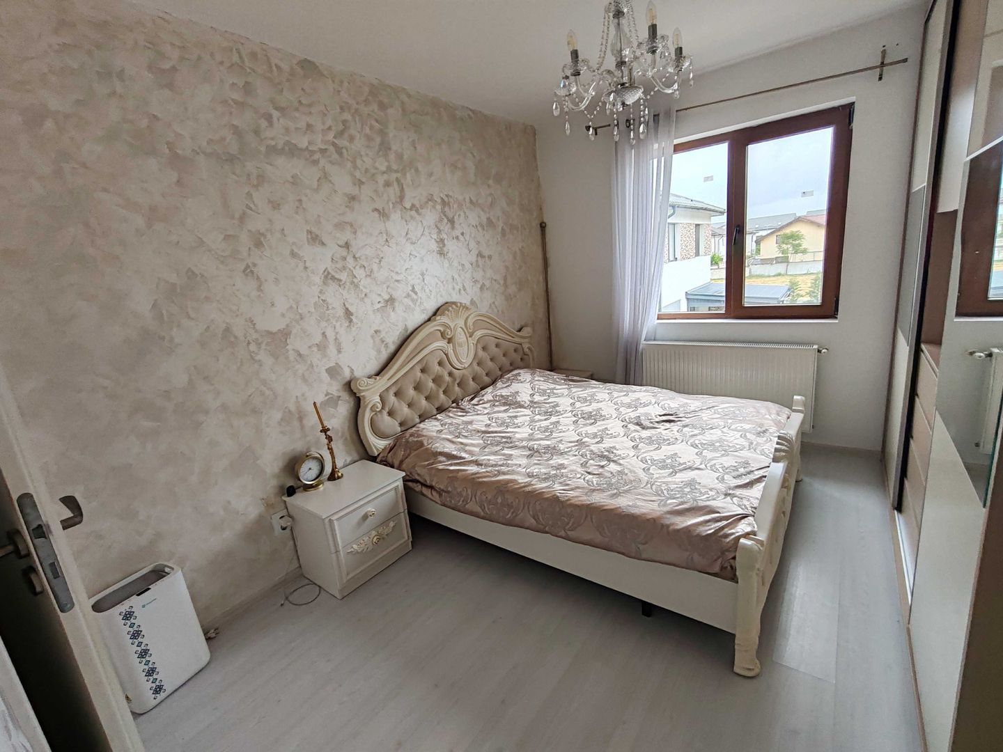 Apartament 3 camere/Două bai/curte proprie și parcare - Poză 5