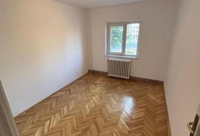 Apartament 3 camere etaj 1 cu Garaj - Poză 2