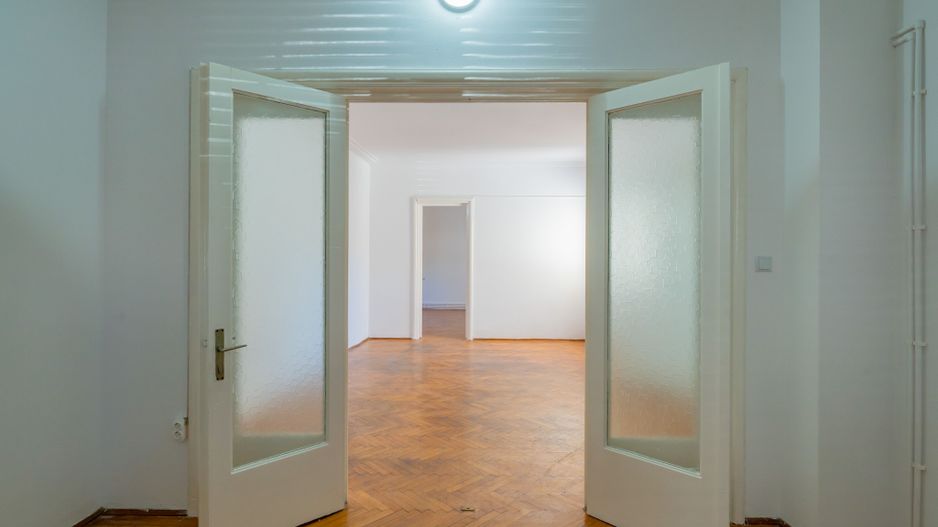 Raritate | Casa Căsătoriilor | Apartament în vilă, curte, 2 garaje! - Poză 14