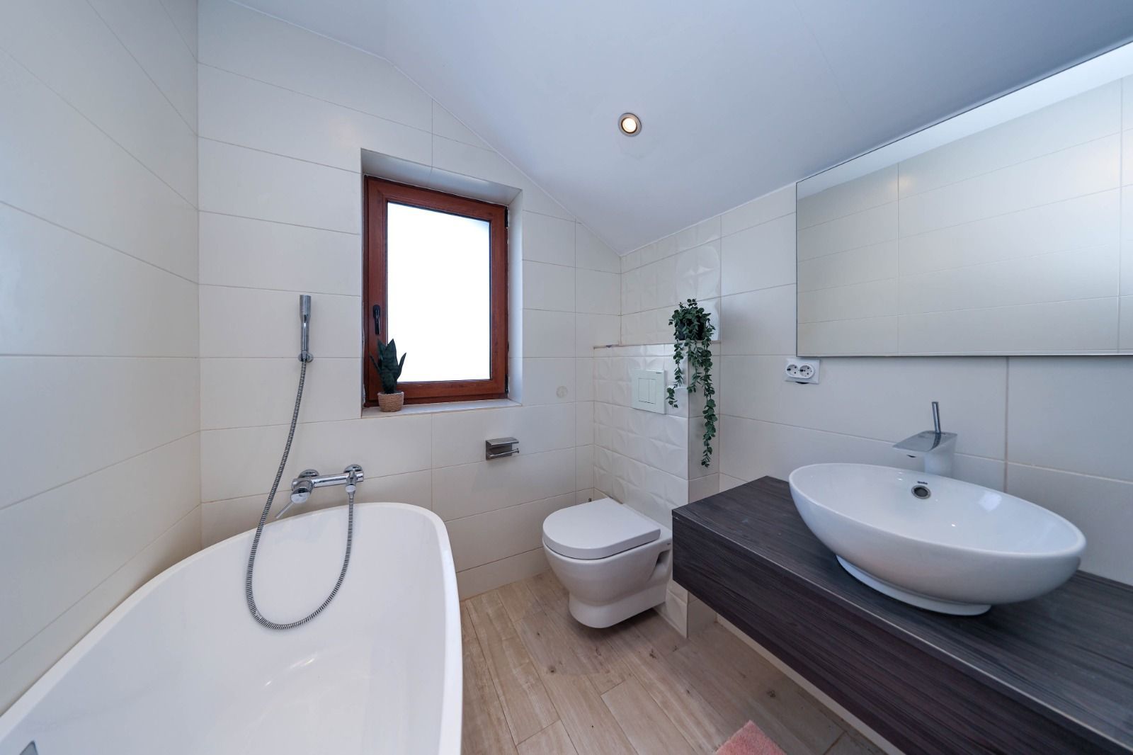 Casă Individuală Modernă de Vânzare | Sânpetru, Brașov - Poză 35