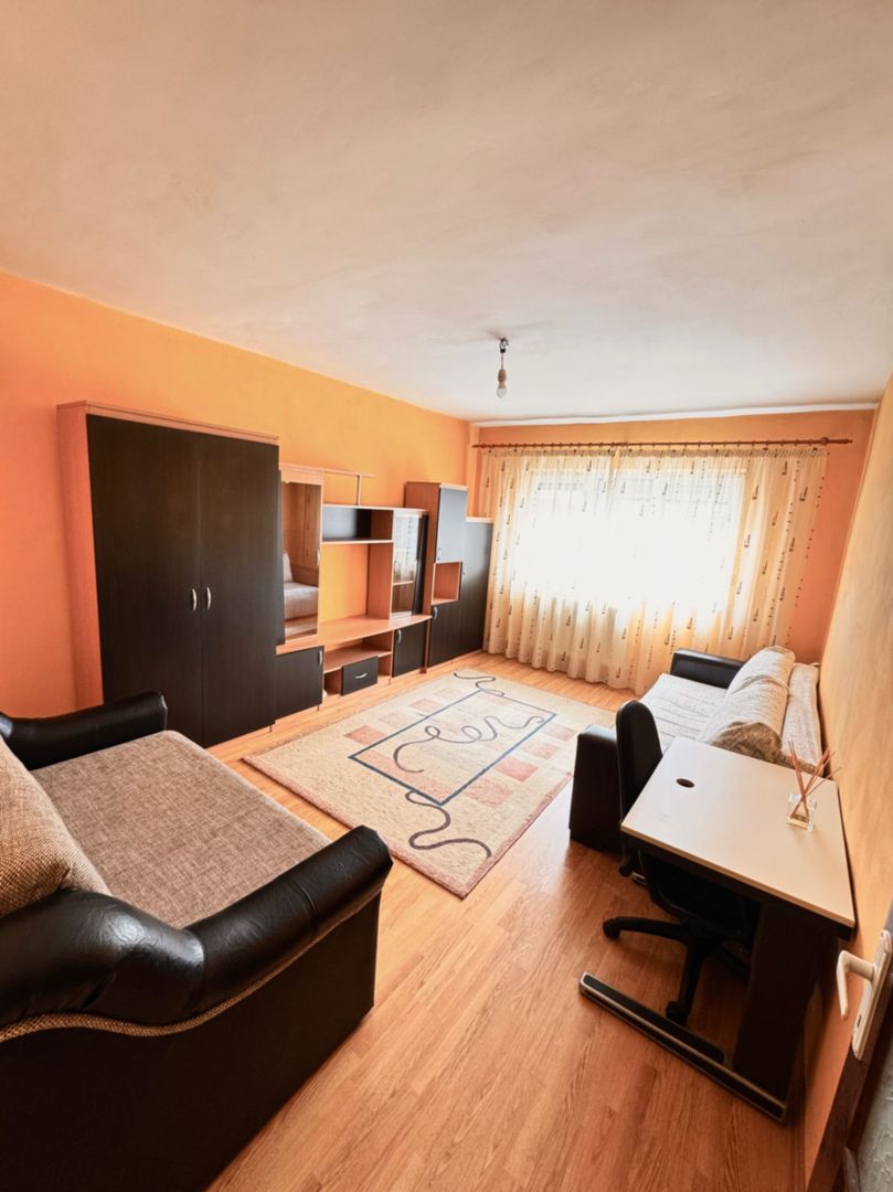 Apartament cu o cameră, decomandat – Rogerius - Poză 1