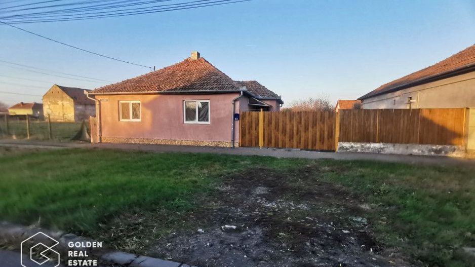 Casa din caramida cu teren 1515mp, Sanicolaul Mic - Poză 1