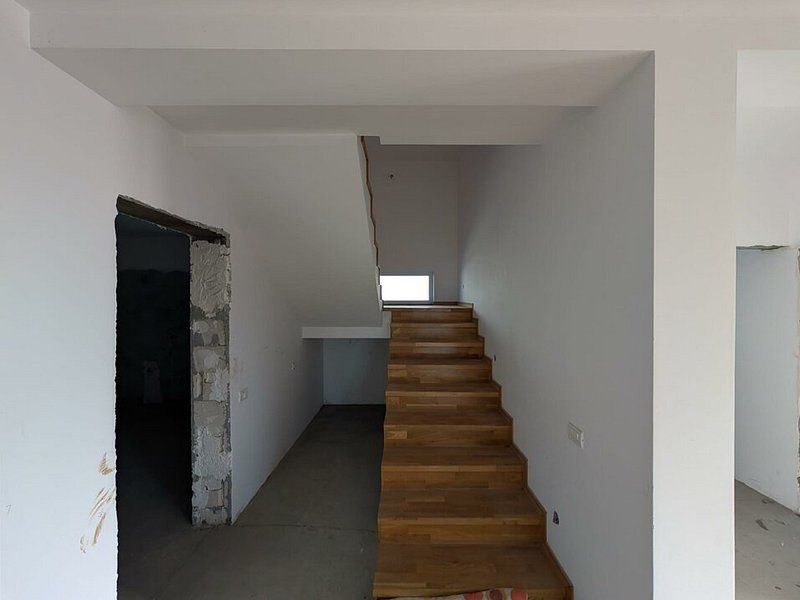 Casă Spațioasă 242 mp Utili și 600 mp Teren – Dragomirești-Deal - Poză 9