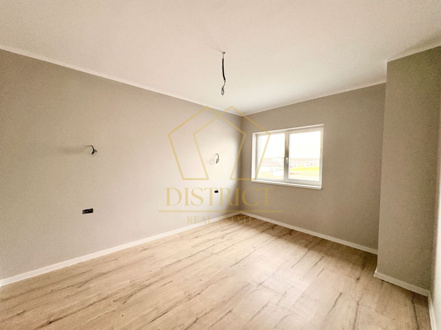 Duplex cu 4 camere, despărțit prin camera tehnica | Mosnita Veche - Poză 11