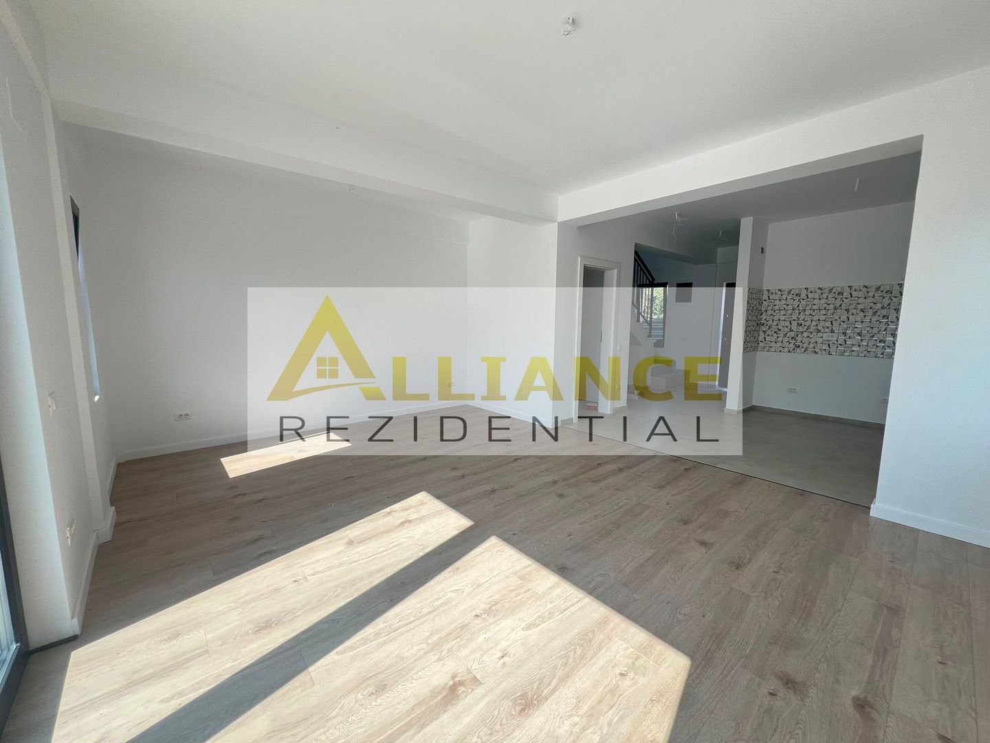 Duplex   - 3 camere -2 bai-400 M de STV - Poză 6