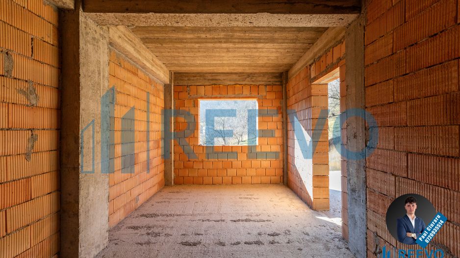 Pensiune/Vilă la roșu P+E+M în Sărata - Poză 30