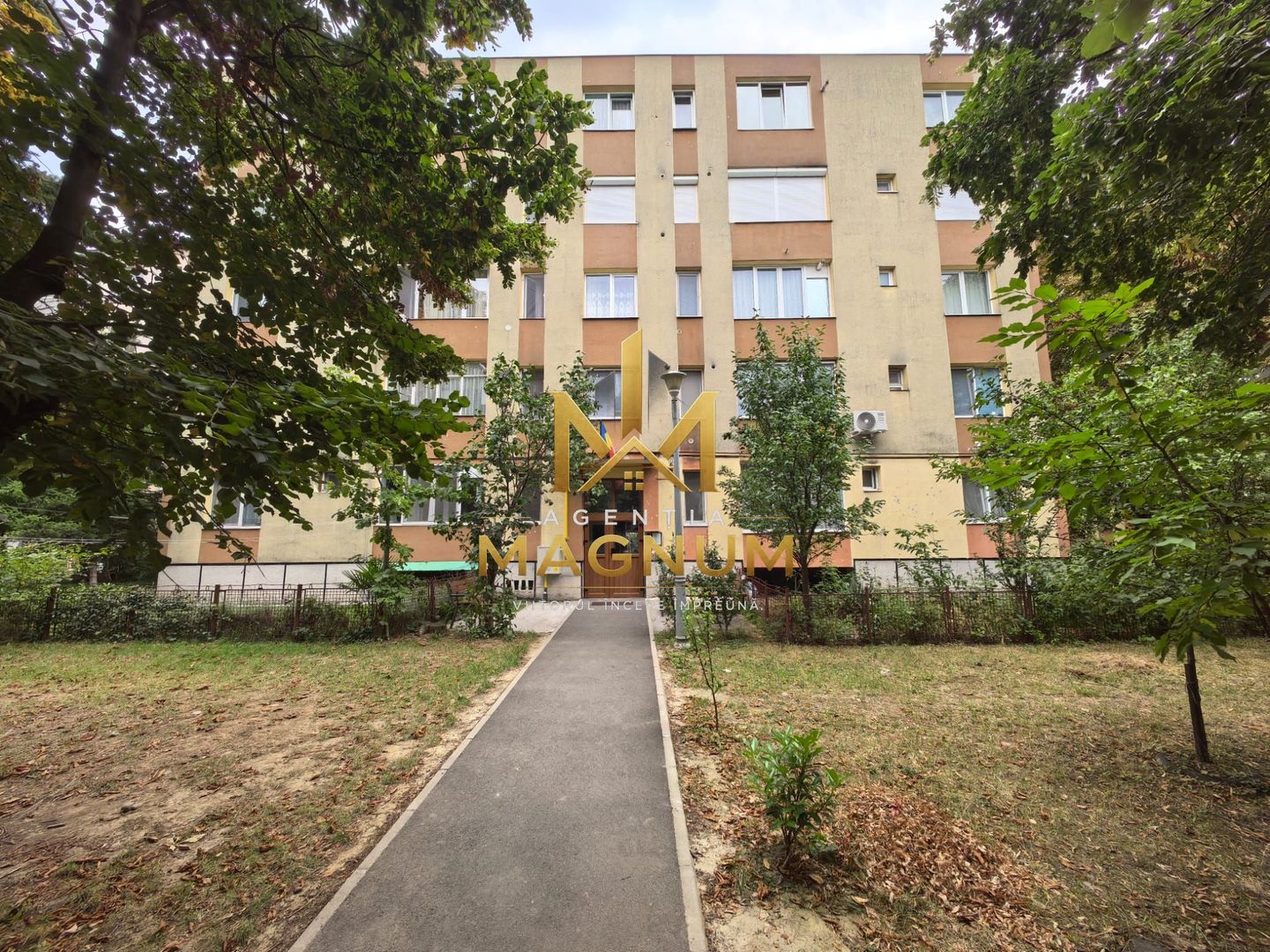 Apartament 3 camere de vânzare | Cuza Vodă | Zonă liniștită - Poză 1