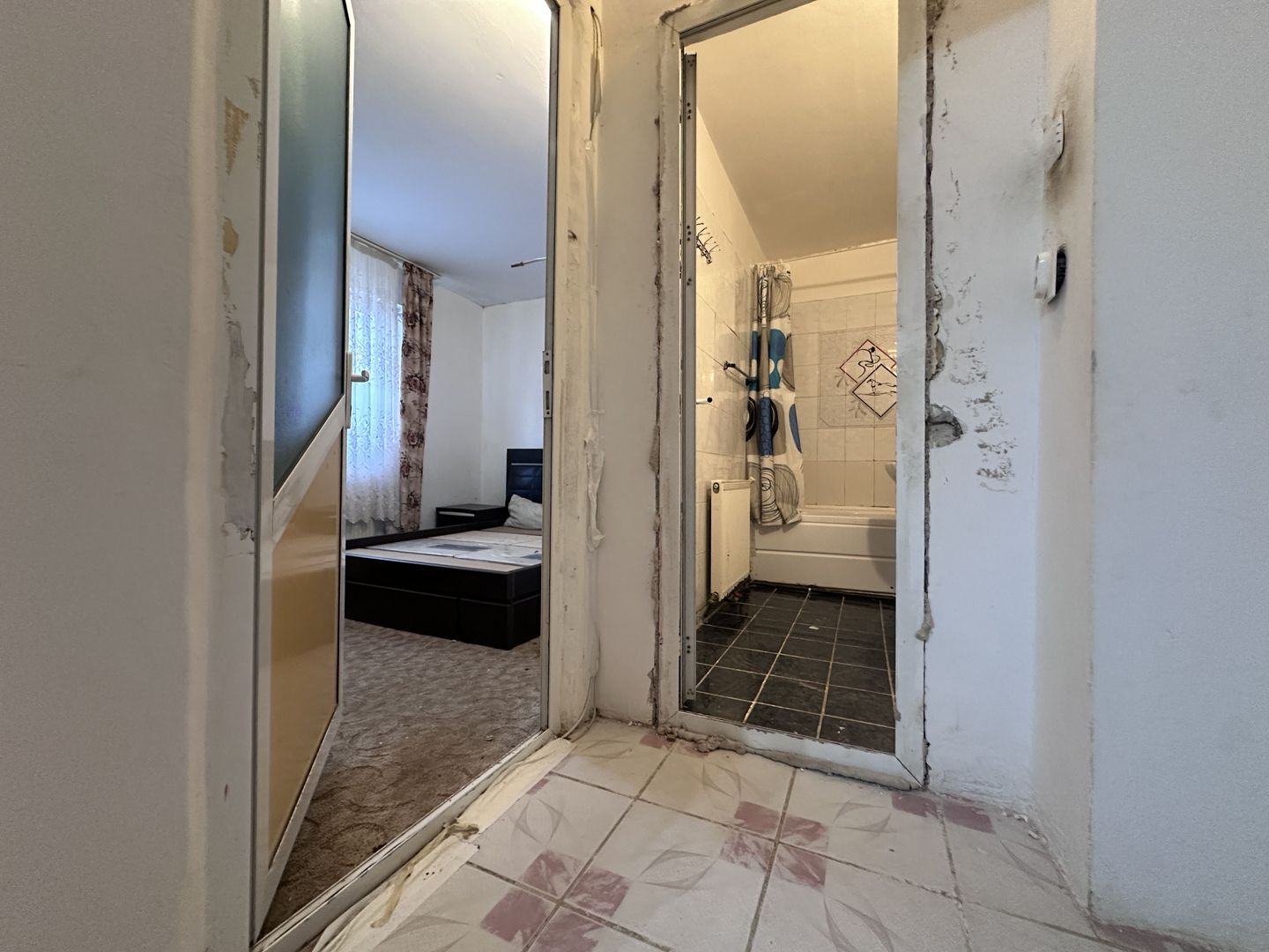 ETAJ 1! Vânzare apartament cu 2 camere în M11 - Târgoviște - Poză 10