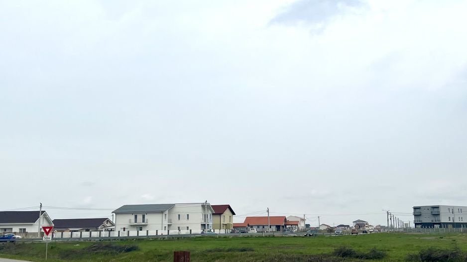 TEREN CU AUTORIZATIE DE CONSTRUIRE - Poză 1