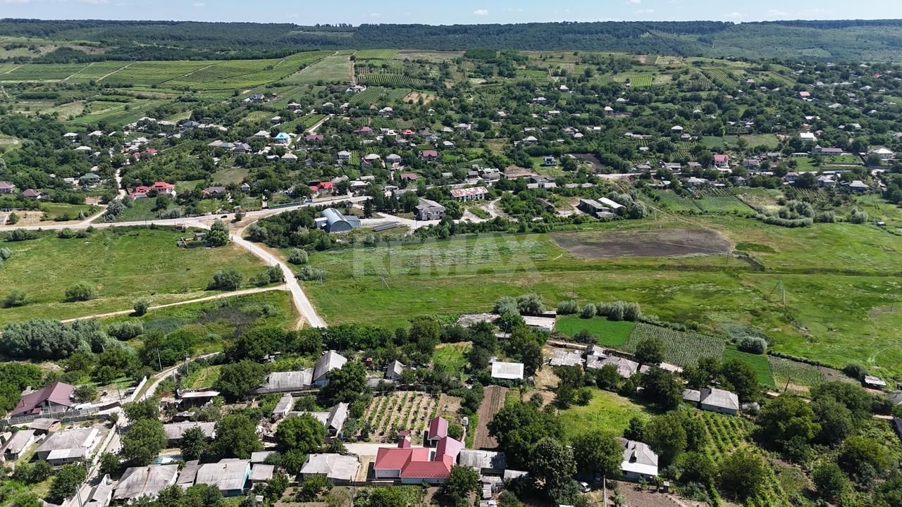 Casă pe un teren de 11 ari în s. Scoreni r-nul Strășeni - Poză 6