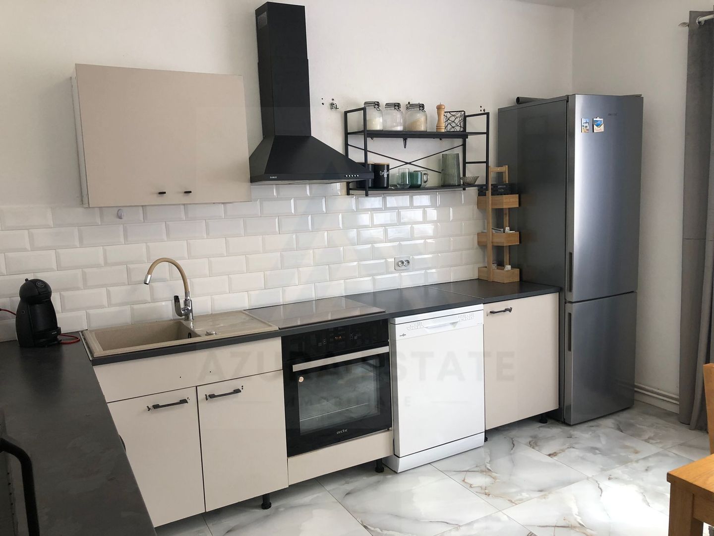 Casa renovata 250 mp utili si teren 935 mp in zona centrala Cisnadie - Poză 13