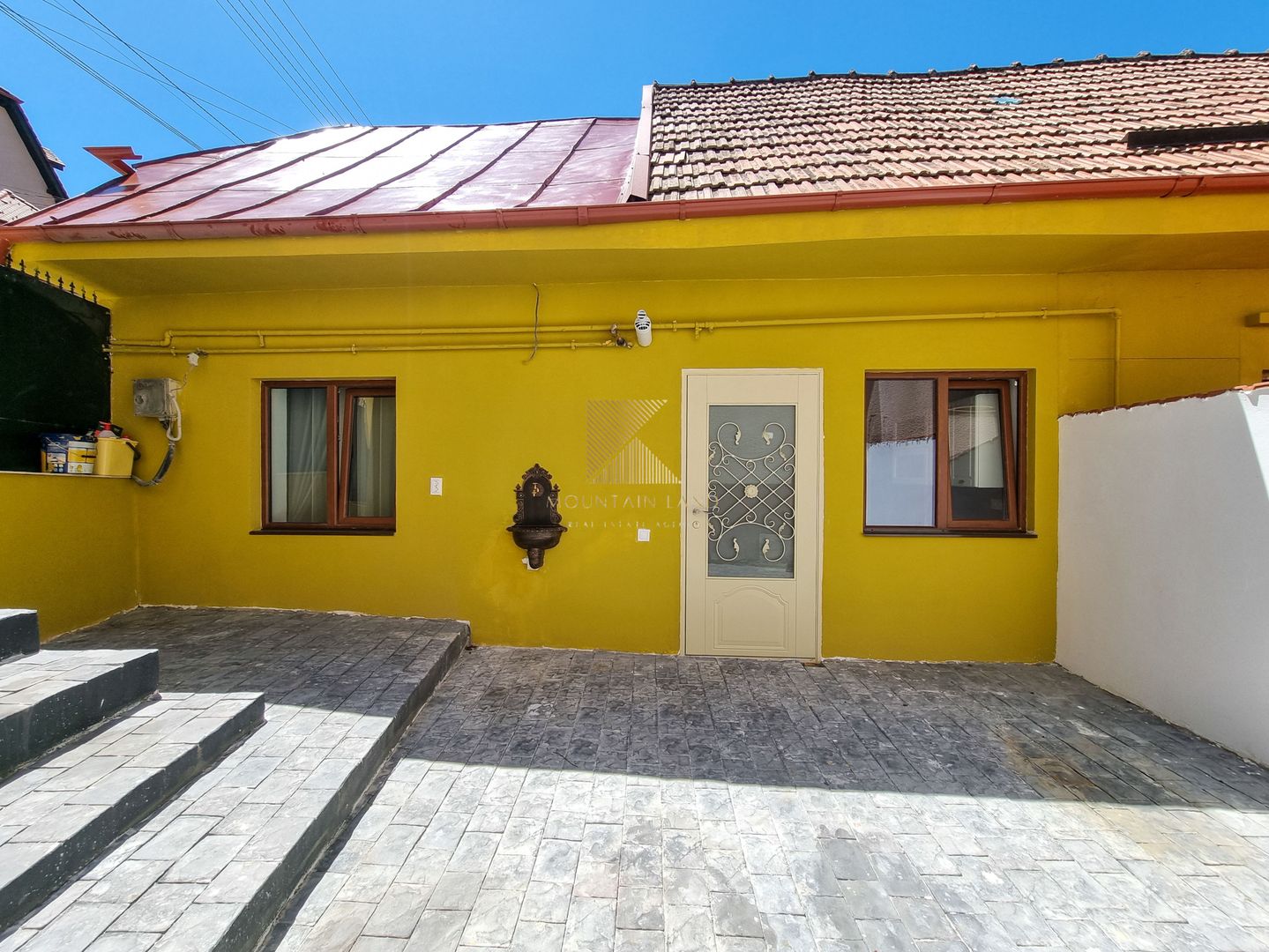 Casă individuală complet renovată, situată în centrul istoric al Brașo - Poză 3