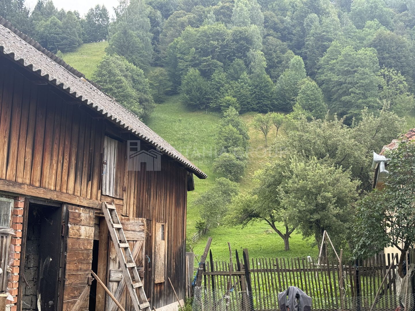 Teren generos 5879mp, imprejmuit, Moeciu de jos - Poză 2