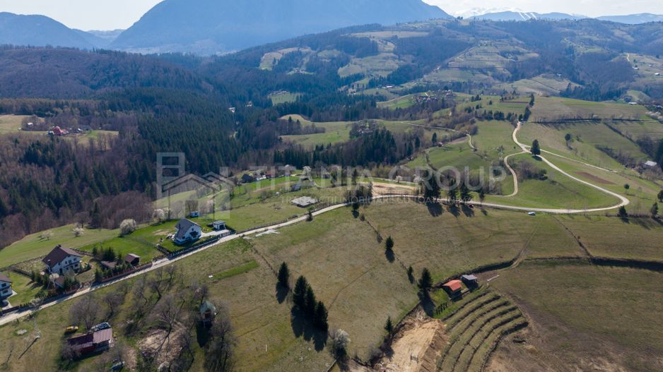 Teren intravilan în Poiana Mărului, 3.791 mp cu priveliste panoramica - Poză 5