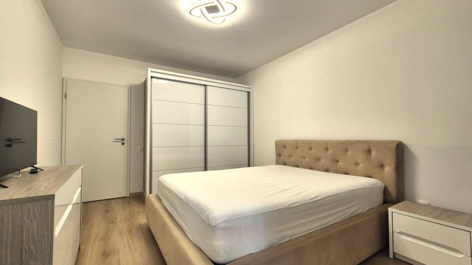 Zona Coresi, str. 13 Decembrie, apartament spațios, bloc nou, loc parcare - Poză 15