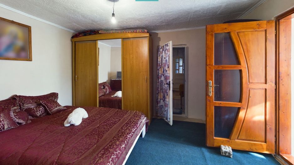 Casă cu front stradal generos Șeitin, județul Arad - Poză 5