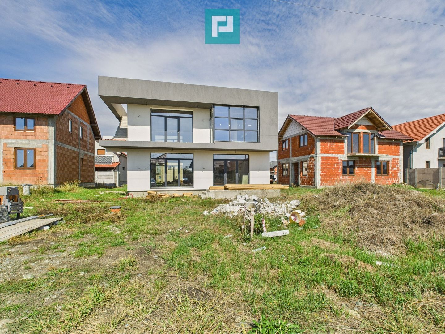 Casa cu etaj la gri in Zimandul Nou - Poză 1