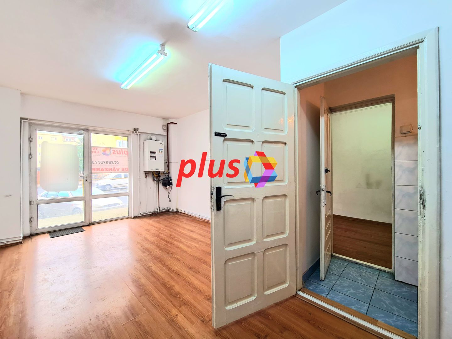 Spatiu comercial de vânzare cu vad Brașov - 57 mp # plus-imo.ro - Poză 2