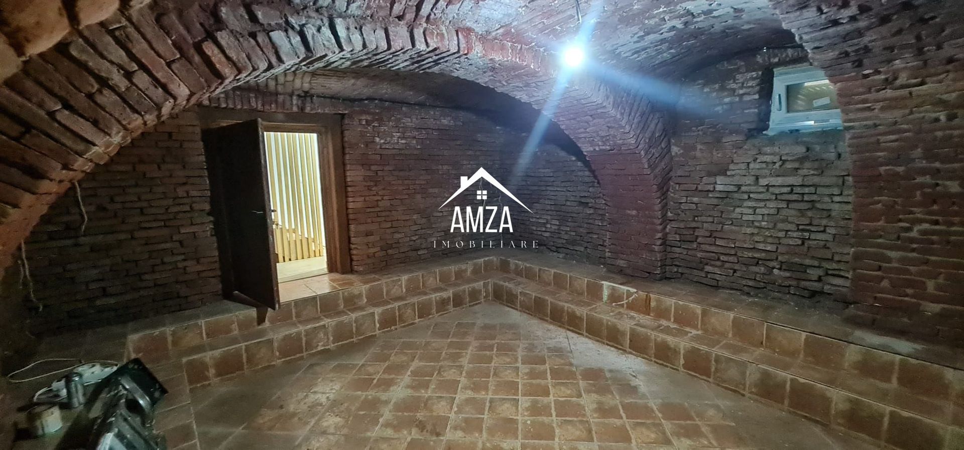 Vila spațioasă și elegantă de vânzare la intrarea în cartierul Turnișo - Poză 28