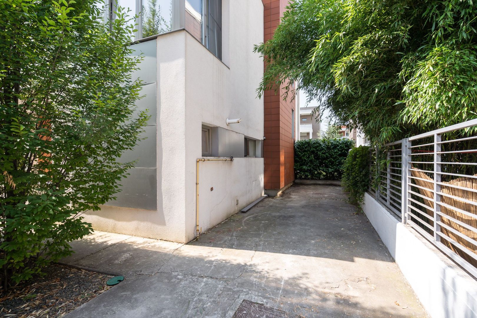 COMISION 0% - Vila eleganta P+2E 380 mp utili, teren 470mp, lac propriu + ponton - Poză 32