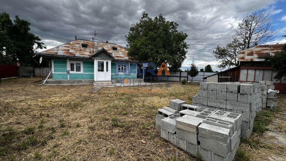 Casă cu 3500 mp teren, Sat Miron Costin - Brănișteni (str. Macilor) - Poză 2