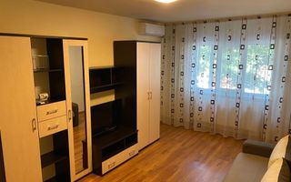 Etaj 1 . Decomandat. Zona Lipovei - Poză 2