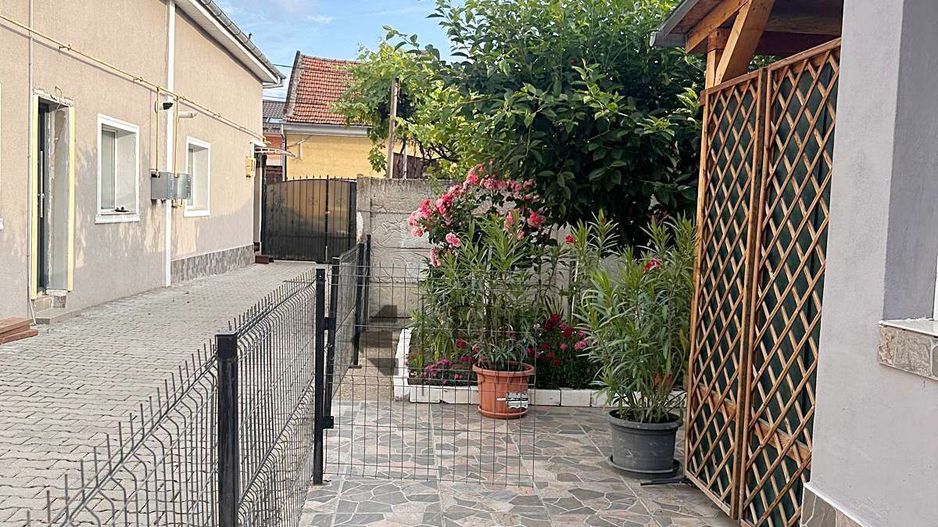 Casă cochetă intr-o zonă centrală foarte apreciata din Oradea - Poză 12