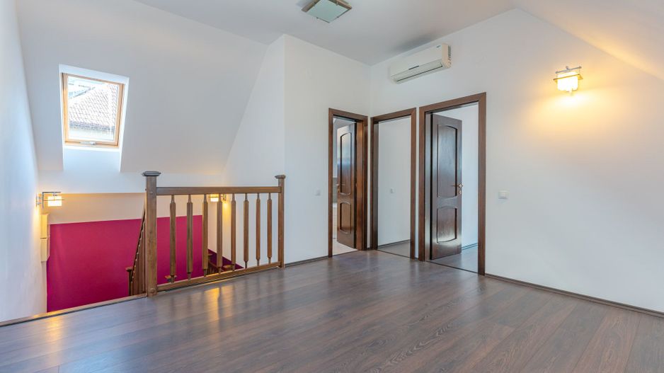 Casă modernă cu garaj și 4 dormitoare, aproape de Piața Sfatului - Poză 21