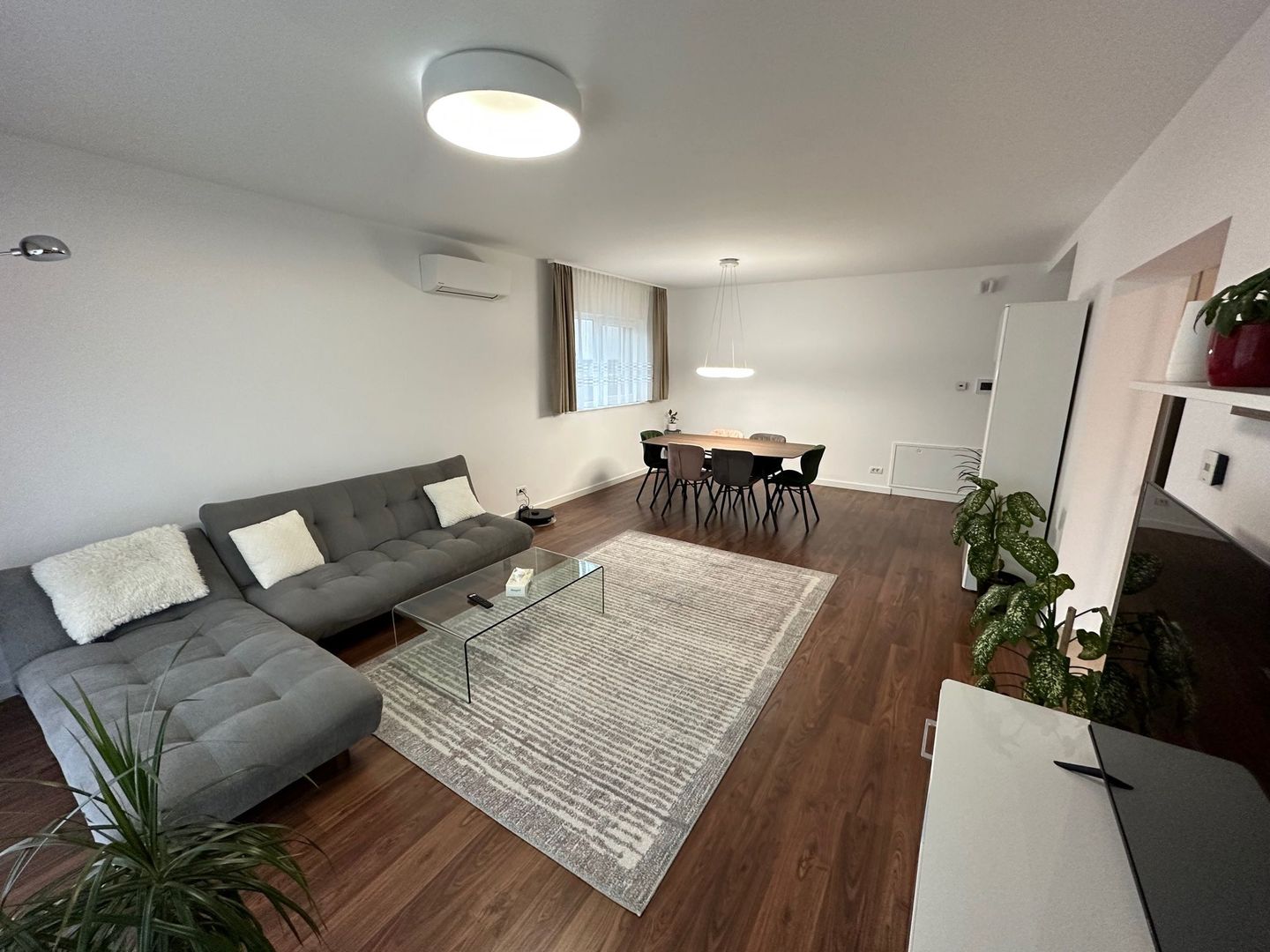 Apartament in vila cu curte  Dumbravita - Poză 4