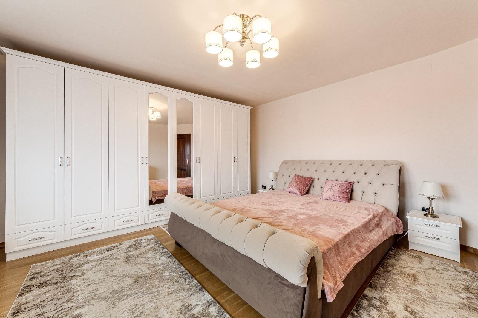 Vilă cu 7 camere de vânzare în zona Central - Poză 3