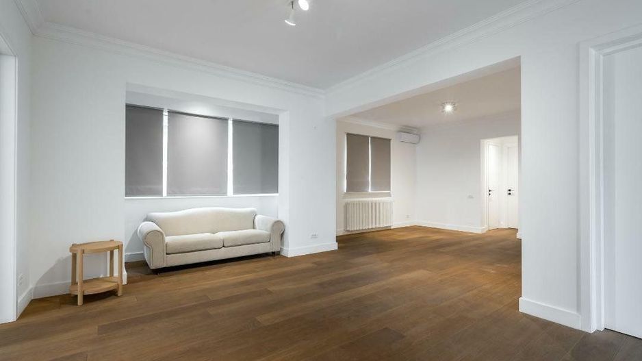 Apartament 5 Camera cu intrare proprie și curte, ideal pentru birou - Poză 1