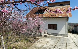 Vanzare casă spațioasă cu teren generos în Cândești Vale–jud Dambovita - Poză 1