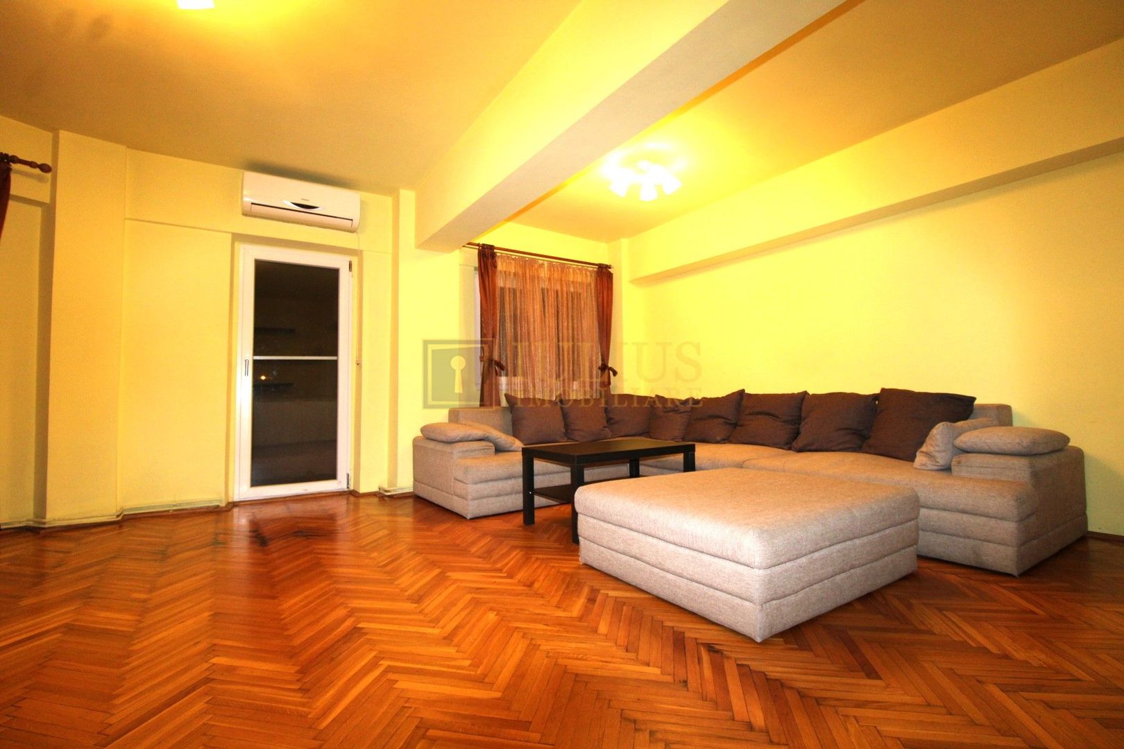 Complex, 4 camere, centrală proprie, aer condiționat - Poză 2