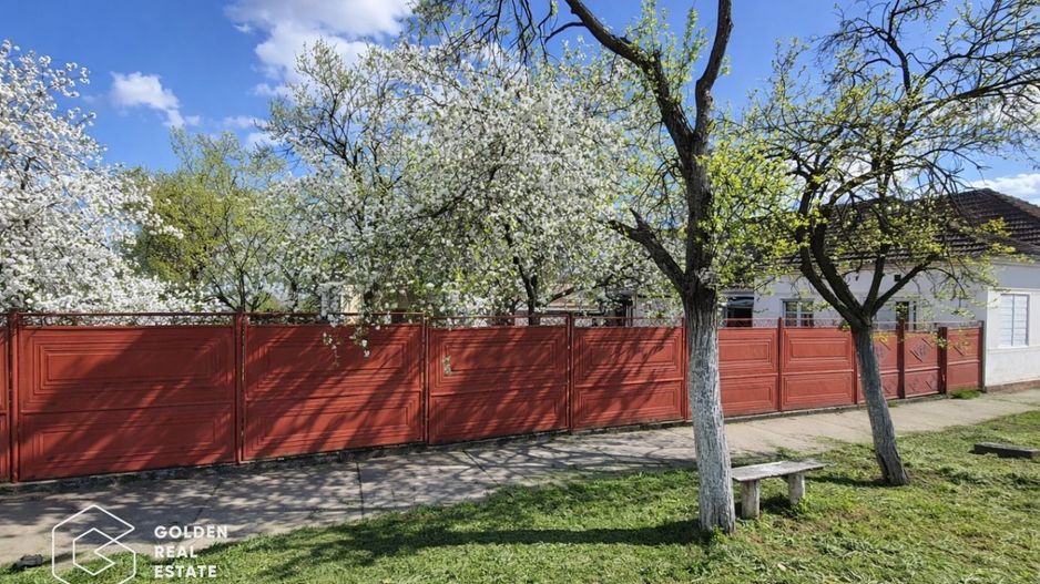 Casa cu doua corpuri de cladire, localitatea Chesint - Poză 2