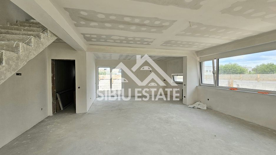 Casa Selimbar, Sibiu 3 dormitoare, 3 bai, terasa - Poză 3