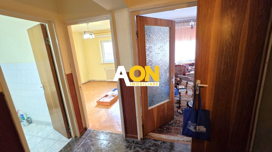 Apartament 4 camere, etaj 1, cu garaj si boxa, zona Scolii M. Eminescu - Poză 10