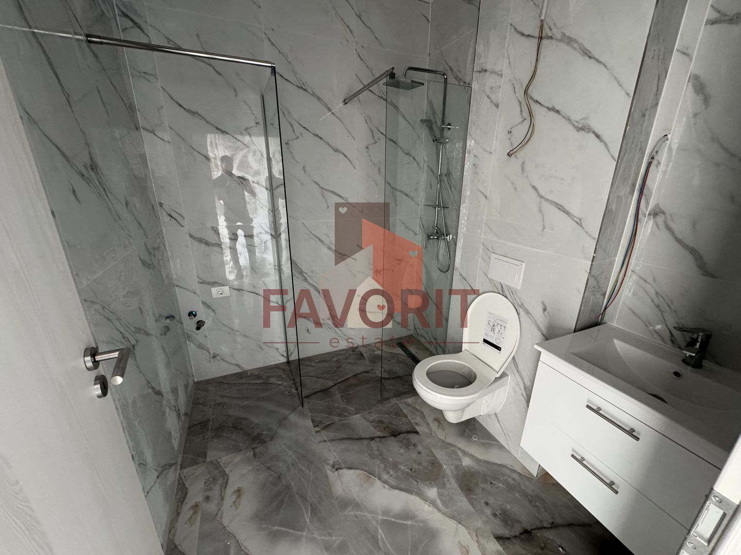 Bloc nou finalizat. Loc de parcare inclus - Poză 5