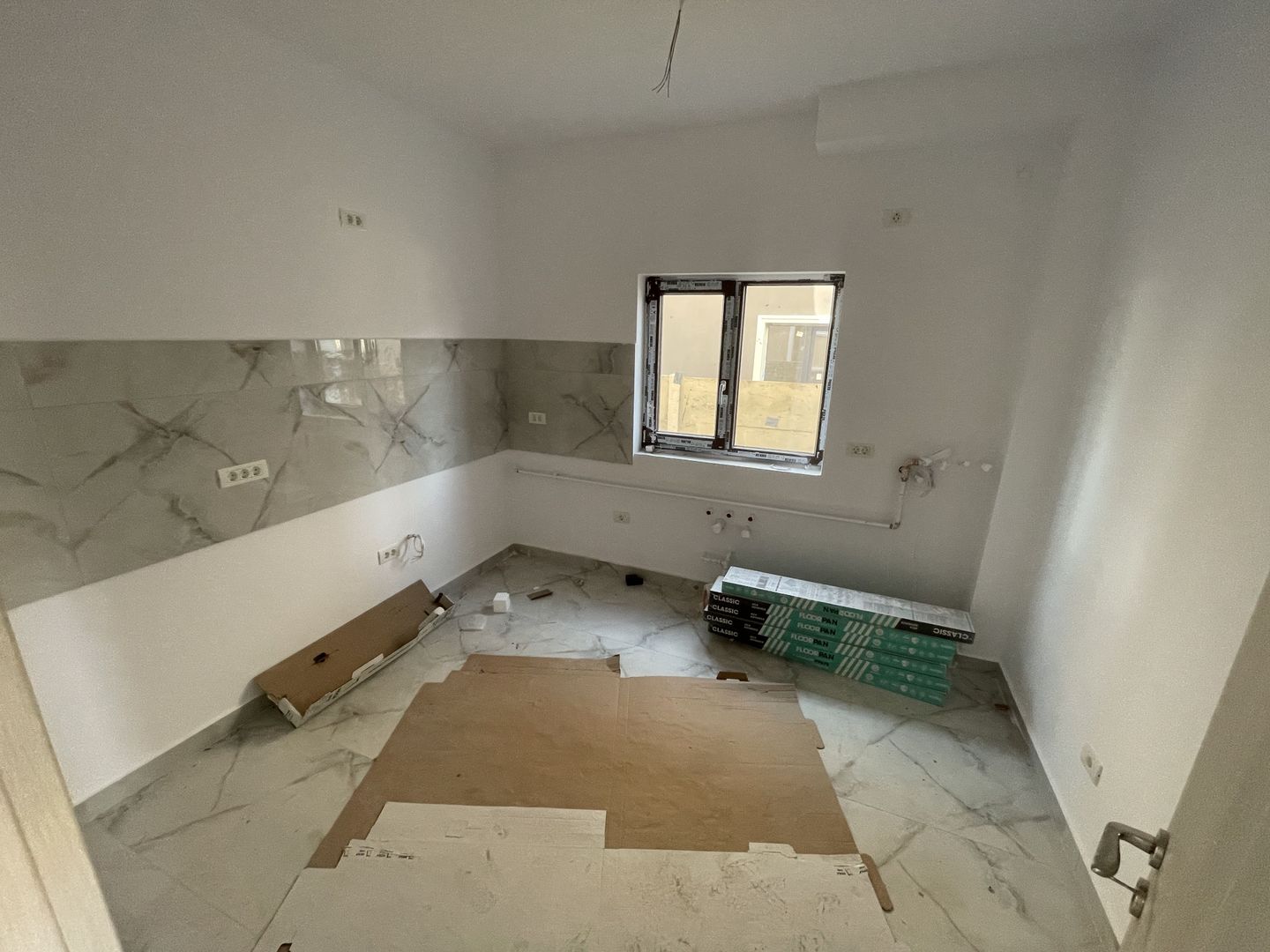 Giroc-Bld. Aviatiei | 5 camere | 3 bai | Bucatarie inchisa - Poză 4