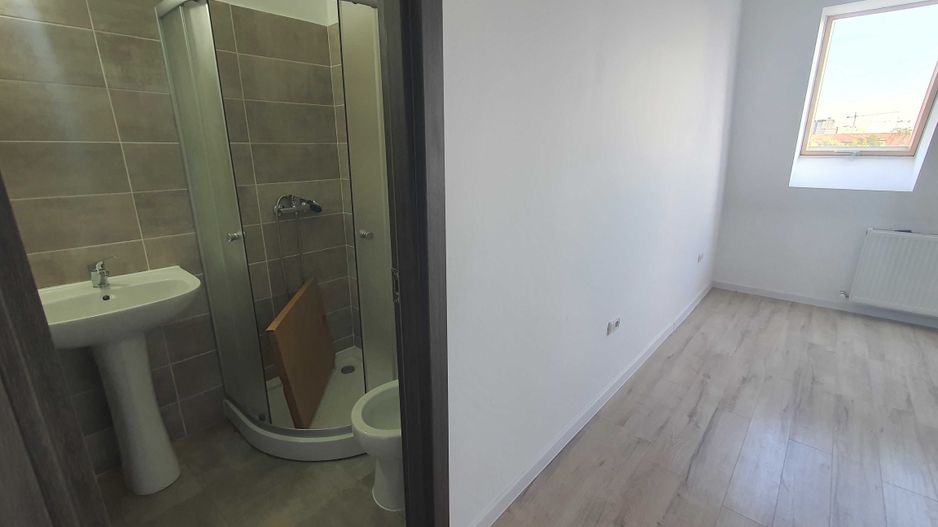 apartament nou , luminos - Poză 4