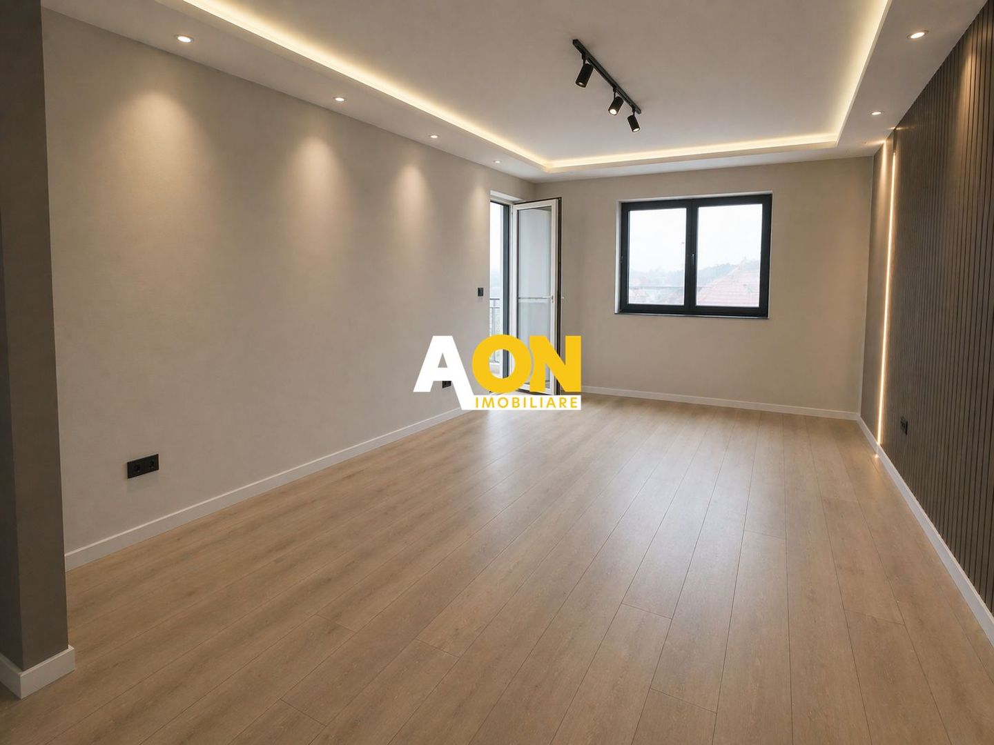 Apartament 3 Camere Decomandat, Etaj 1, Zona Centru - Poză 1