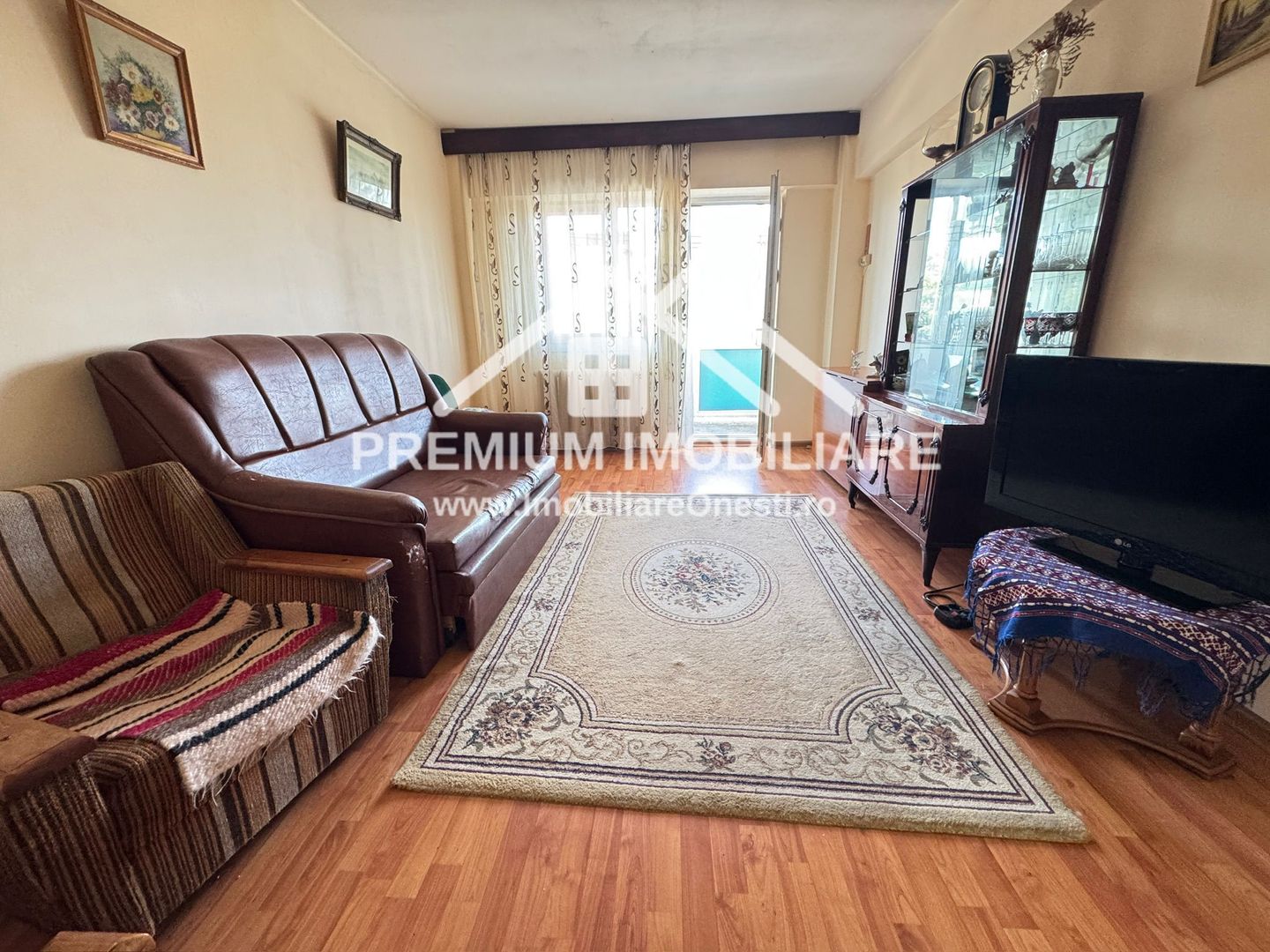 Apartament 3 camere etaj 2 de vanzare - Poză 2