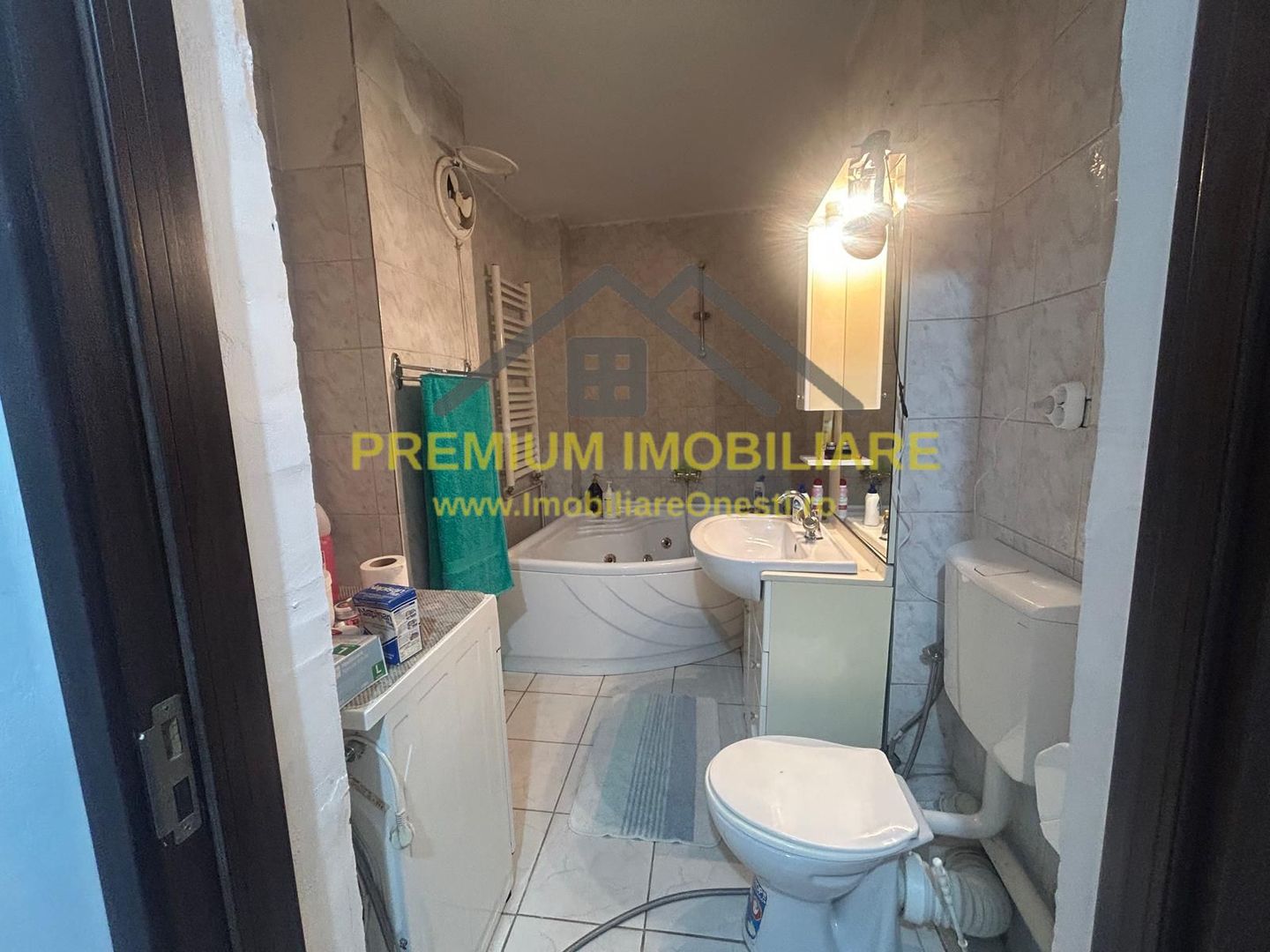 De vanzare Apartament 3 camere zona de jos - Poză 12