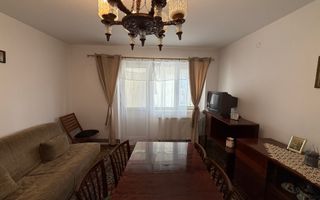 Apartament cu 3 camere central - Poză 2