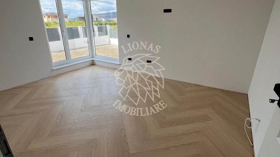 Casa Ultrafinisata 4 camere-teren 500mp-panouri fotovoltaice-Aerodrom - Poză 2